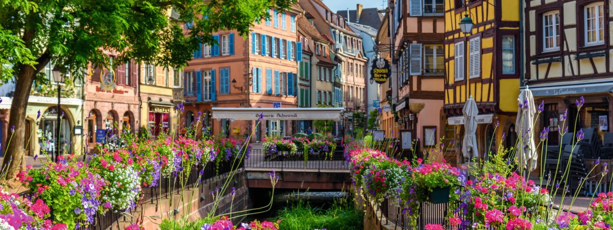 Blühende Altstadt von Colmar © Overburn - stock.adobe.com