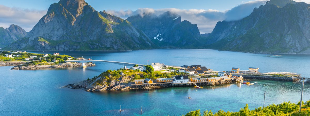 Lofoten im Sommer © Songkhla Studio - stock.adobe.com