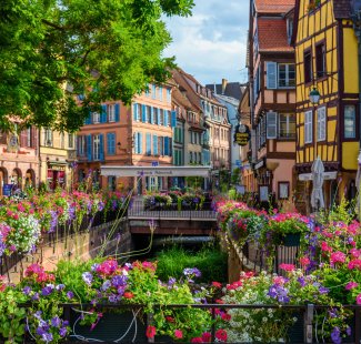 Blühende Altstadt von Colmar © Overburn - stock.adobe.com